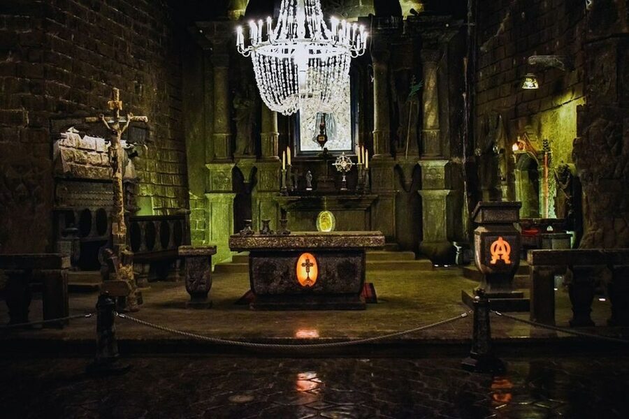 From Krakow: Wieliczka Salt Mine Half-Day Trip with Pickup - Getting picked up and dropped off smoothly in Kraków