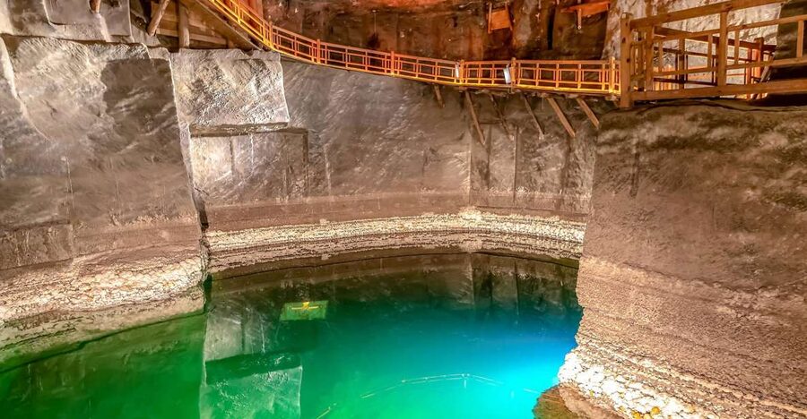 From Krakow: Wieliczka Salt Mine Tour - The descent and your walking game plan
