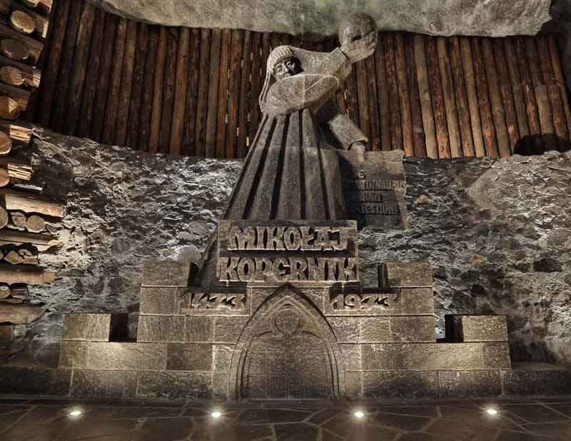 From Krakow: Wieliczka Salt Mine Tour With Private Car - How the guide and timing shape the 2.5 hours underground