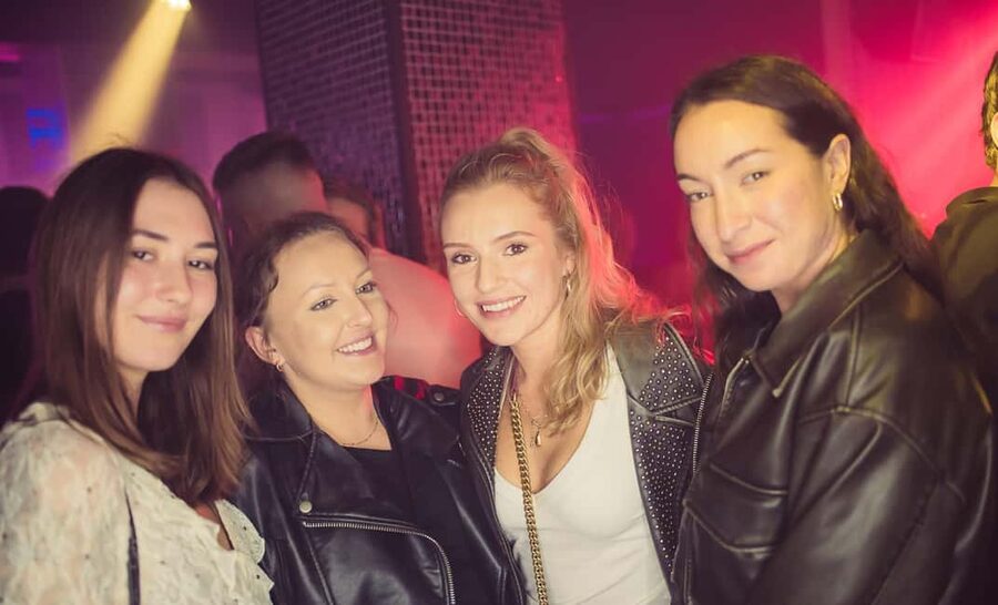Fun Explorers Pub Crawl with free welcome shots and free ent - The First Part of the Night: Old Town Bars, Introductions, and Games