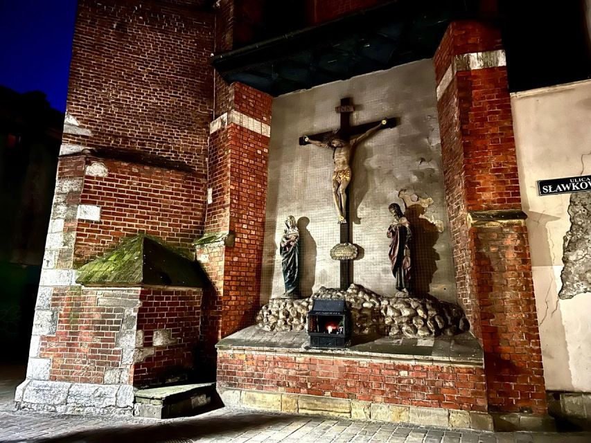 Ghosts & Crimes: Macabre Kraków Walking Tour in English - The Haunted Palace Moments That Work Best at Night