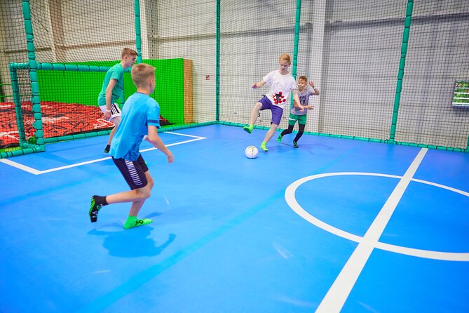 GOjump MEGAPARK Kraków-Sikorki - 1 hour Trampoline Park ticket - JumpBar and the arcade: what non-jumpers do