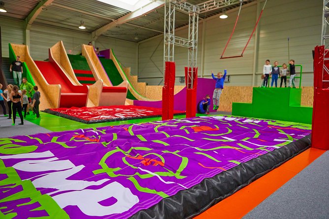 GOjump MEGAPARK Kraków-Sikorki - 1 hour Trampoline Park ticket - Family ages: the rules, simplified