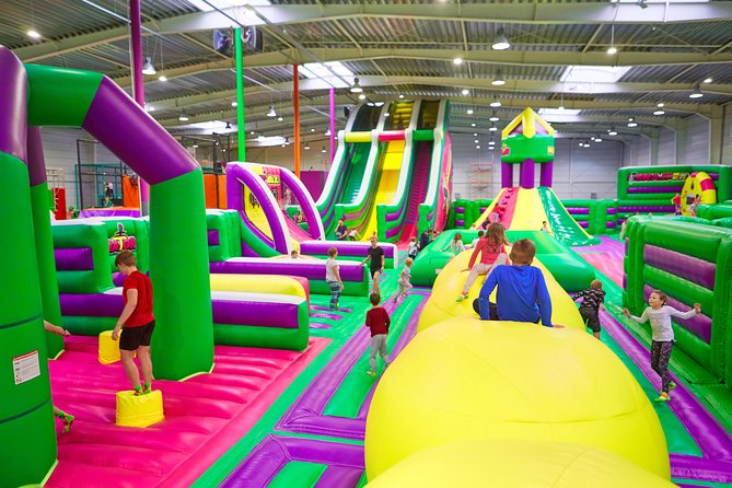 GOjump MEGAPARK Kraków-Sikorki 1h ticket: GOair Inflatable Park - GOair Inflatables at GOjump MEGAPARK Sikorki: The 1-Hour Big-Play Bet