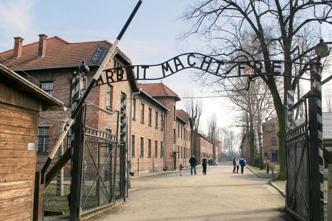 Guided Tour Krakow to Auschwitz-Birkenau with pickup options - Why This Auschwitz-Birkenau Day Trip Works From Krakow