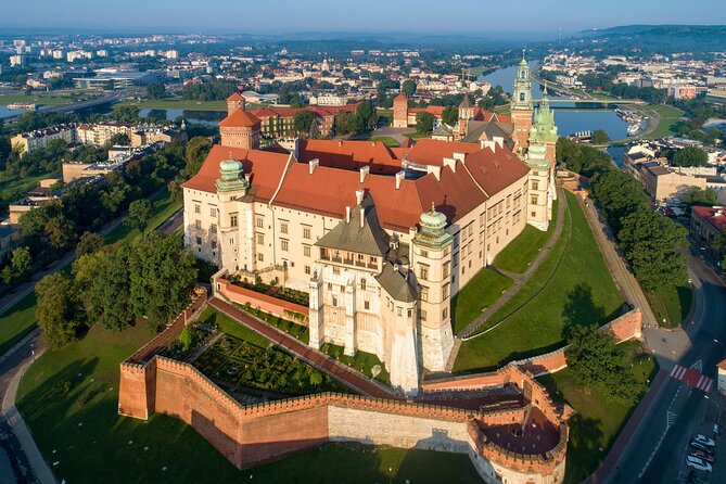 Guided tour of Wawel Castle, Cathedral and St. Mary's Basilica - Wawel Cathedral: tombs, chapels, and the timing reality of an active church