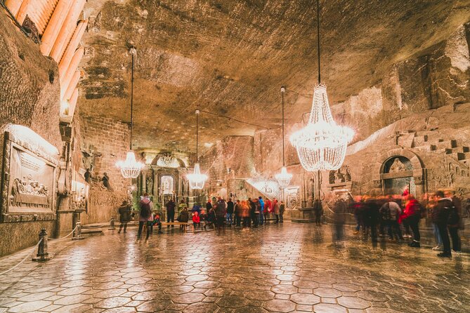 Guided tour to Salt Mine & Schindler Factory with Pick-Up Options - Switching Scenes: The Break Between Wieliczka and Schindler’s Factory