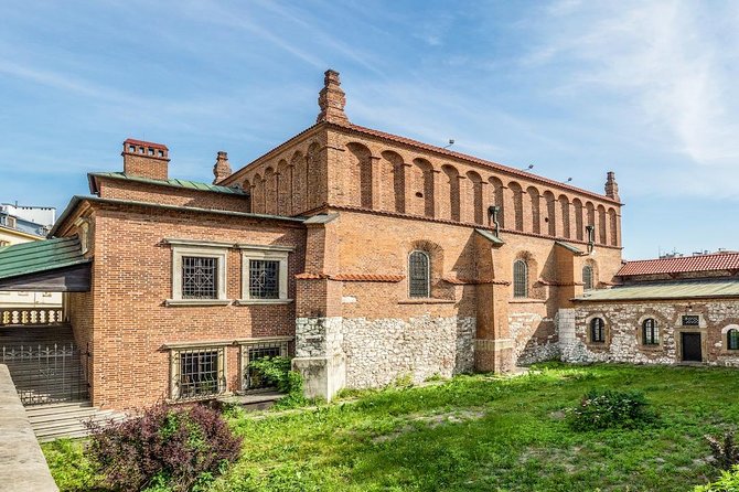 Jewish Quarter Kazimierz Guided Walking Tour in Krakow - Kupa Synagogue and Tempel: Contrasts Within One Neighborhood