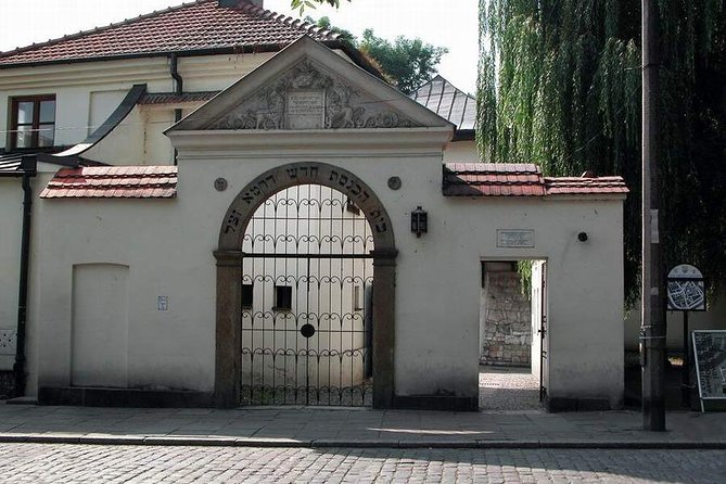 Jewish Quarter, Oskar Schindler's sites and Kraków under Nazi occupation - Kazimierz squares and streets: where community life and geography meet
