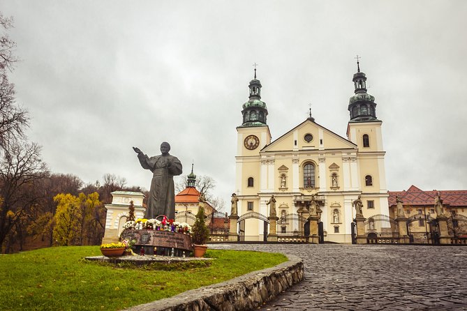 John Paul II Route Guided Tour With Private Transport - What Your Day Feels Like: Realistic Pacing for an 8-Hour Devotional Route