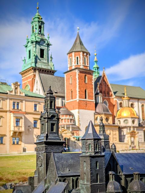 Krakauer old town tour - The Wawel Dragon: Legend You Can Actually Feel
