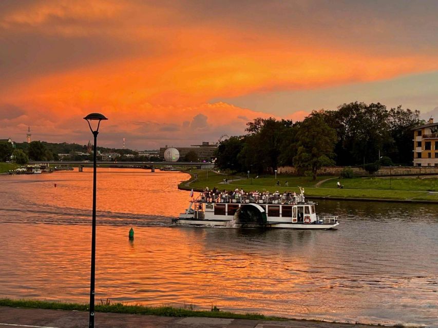 Krakow: 1-Hour Evening Vistula River Cruise - The royal start near Wawel Castle and Most Dębnicki