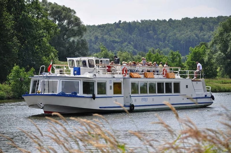 Krakow: 4,5-hours Sightseeing Cruise to Tyniec - Food, drinks, and comfort on a rain-or-shine cruise
