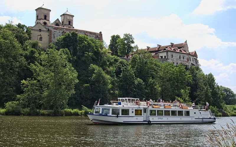 Krakow: 4,5-hours Sightseeing Cruise to Tyniec - The first stretch past Wawel: sights you can read from the river