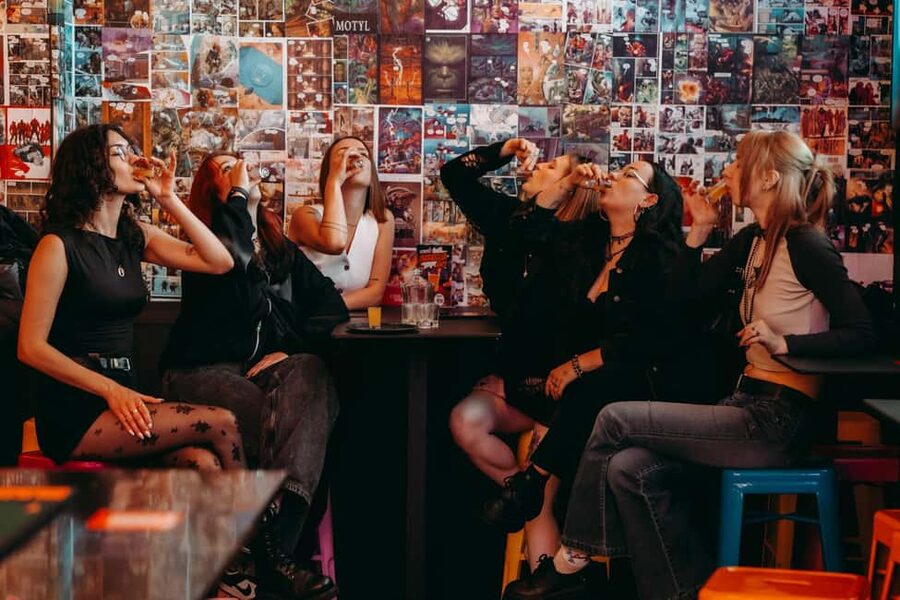 Krakow: 6 pm Tipsy Bar Tour With Karaoke+Twist (Thu-Fri-Sat) - Meeting at Bracka 4: what to look for