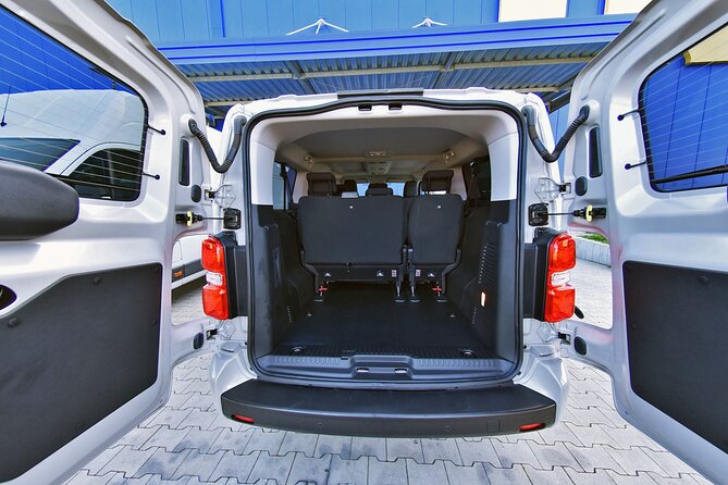 Krakow Airport Transfer ⇄ Your Hotel - The airport drop-off: arriving calm at John Paul II Airport