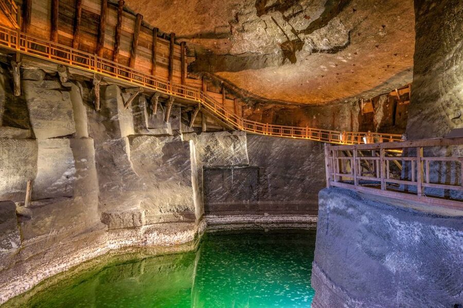 Krakow: Auschwitz and Wieliczka Salt Mine Combo Tour - Key things that make this Auschwitz and Salt Mine combo work
