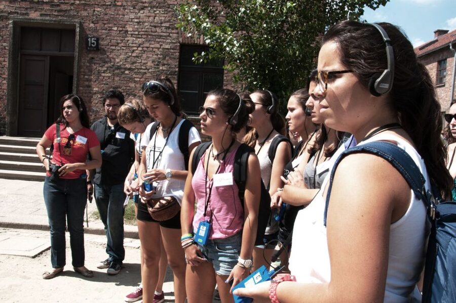 Krakow: Auschwitz-Birkenau Guided Tour Pickup/Lunch Options - Auschwitz Access, Security, and Why Your ID Matters