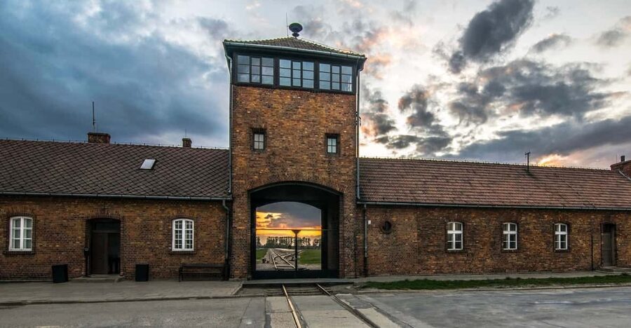 Krakow: Auschwitz-Birkenau Guided Tour with Pickup & Lunch - Key things that make this tour worth your time