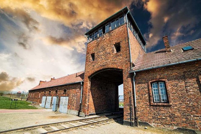 Krakow: Auschwitz-Birkenau Guided Tour with Ticket and Transfer - The day’s flow: breaks, lunch, and how not to waste time