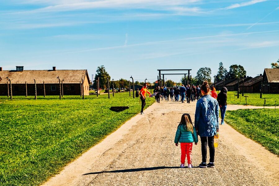 Krakow: Auschwitz-Birkenau Live Guided Tour & Hotel Pickup - Timing and comfort: what the day feels like in real life