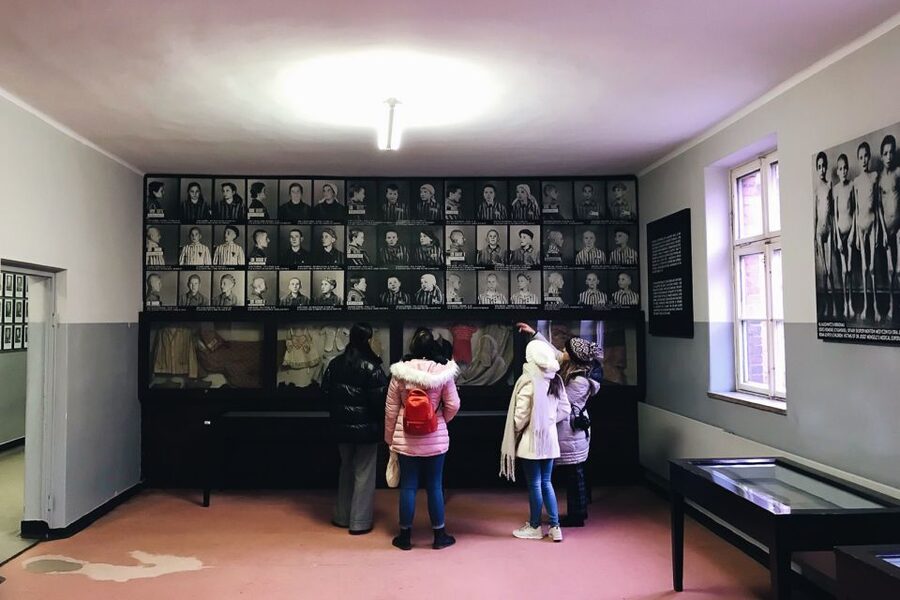 Krakow: Auschwitz-Birkenau Tour Limited to 15 Visitors - Quick hits before you go