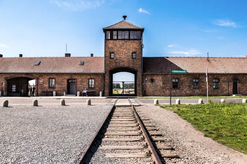 Krakow: Auschwitz-Birkenau & Wieliczka Salt Mine Day Tour - A two-site day plan: Auschwitz I, Auschwitz II, and Wieliczka