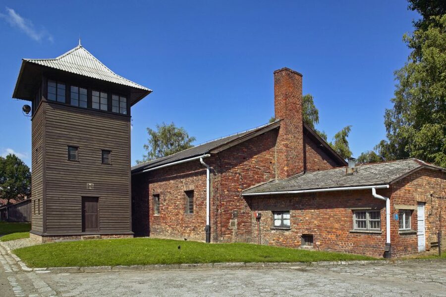 Krakow: Auschwitz Guided Tour with Optional Hotel Pickup - The short lunch break: a needed pause before Birkenau