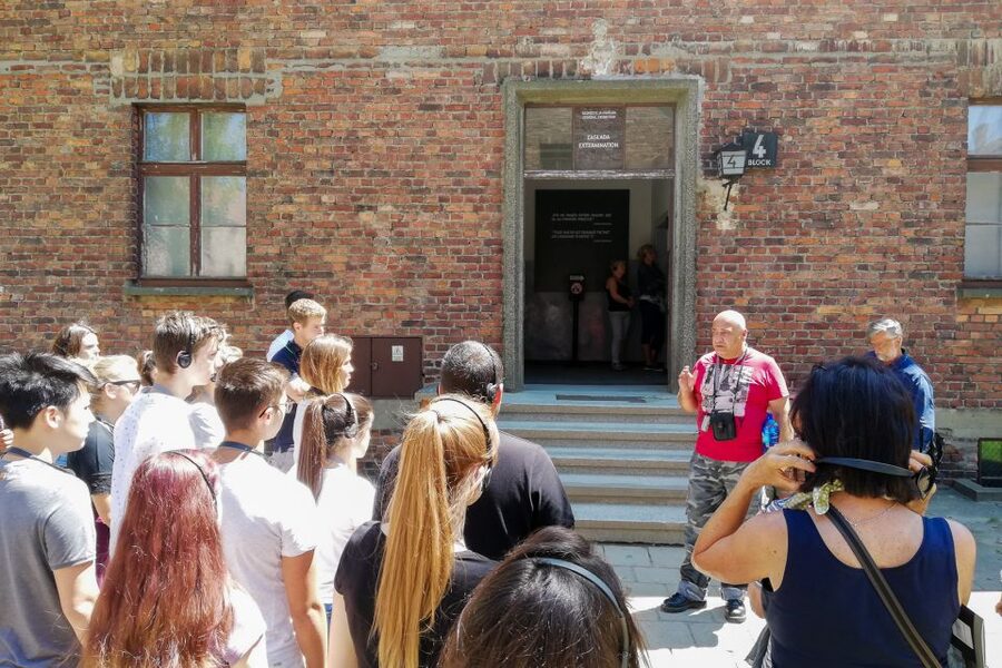 Krakow: Auschwitz Guided Tour with Pickup and Optional Lunch - Lunch break timing: what the tour gives you (and what you should plan)