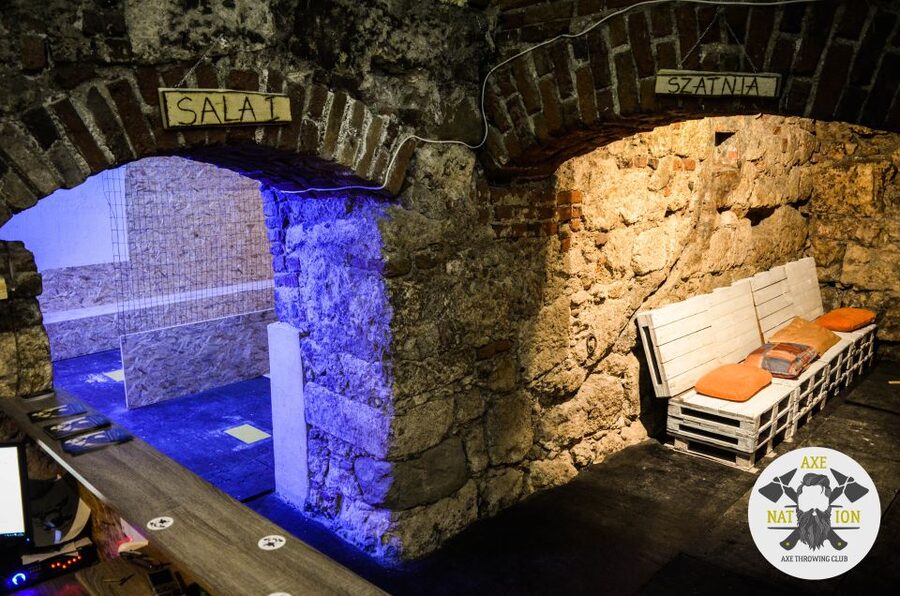 Kraków: Axe-Throwing in Axe Nation, the First Club in Europe - Ninety minutes and private lanes: how the session actually flows