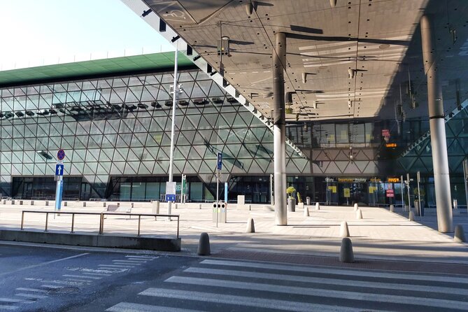 Kraków Balice Airport Transfer: Private One Way - Where the Driver Meets You (and Why It Reduces Headaches)