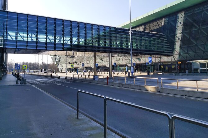 Kraków Balice Airport Transfer: Private One Way - The Ride: Comfort, Air Conditioning, and Safe Handling