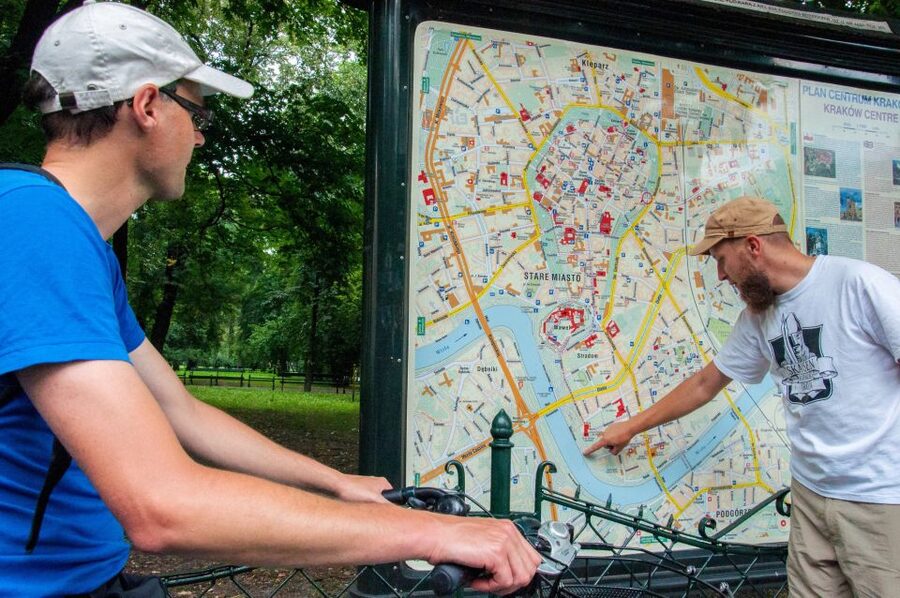 Krakow: Bike Tour of Old Town, Jewish Quarter and the Ghetto - The guides make it: humor, pace, and keeping the group together
