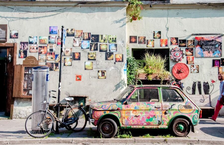 Krakow: Bike Tour of Old Town, Jewish Quarter and the Ghetto - Finding the meeting point and getting on the bikes