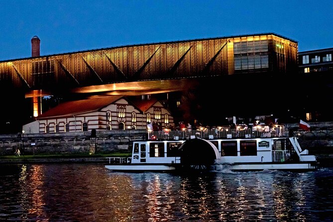 Krakow by night 60 minutes cruise The Vistula River Krakow - Audioguide: clear highlights or “turn it up” moments