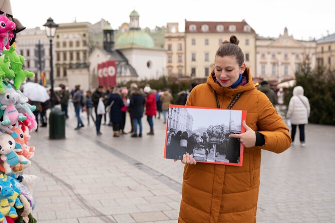 Krakow Christmas Market Immersive Tour - A winter park stroll to catch your breath