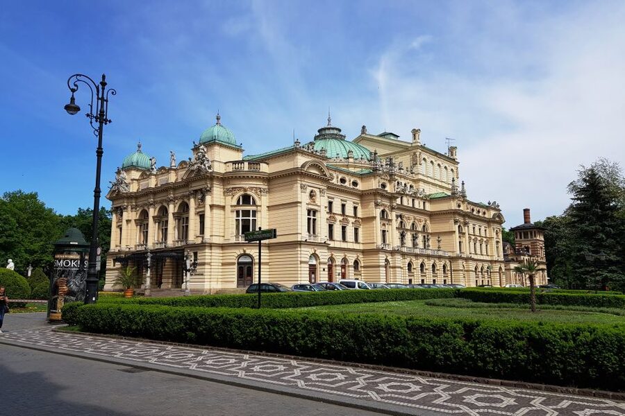 Krakow: City Tour by Electric Golf Cart - Audio Guide in 28 Languages: How to Get the Most Out of It