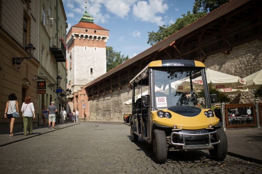 Krakow: City Tour of 3 Districts by Electric Car - 105 minutes across Kraków by electric car