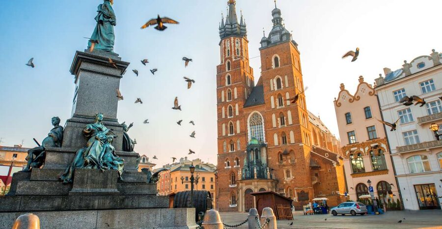 Krakow: City Walking Tours - Kazimierz and the Jewish Quarters: synagogues, squares, and the ghetto wall