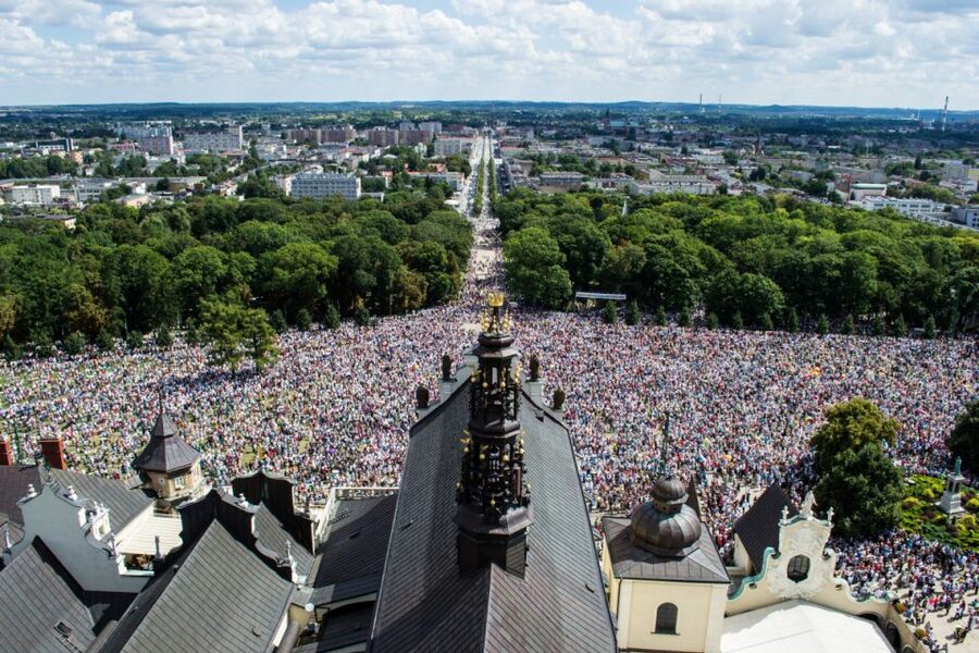 Krakow: Czestochowa Black Madonna Guided Day Tour & PickUp - Skip-the-line entry: why it matters at pilgrimage sites