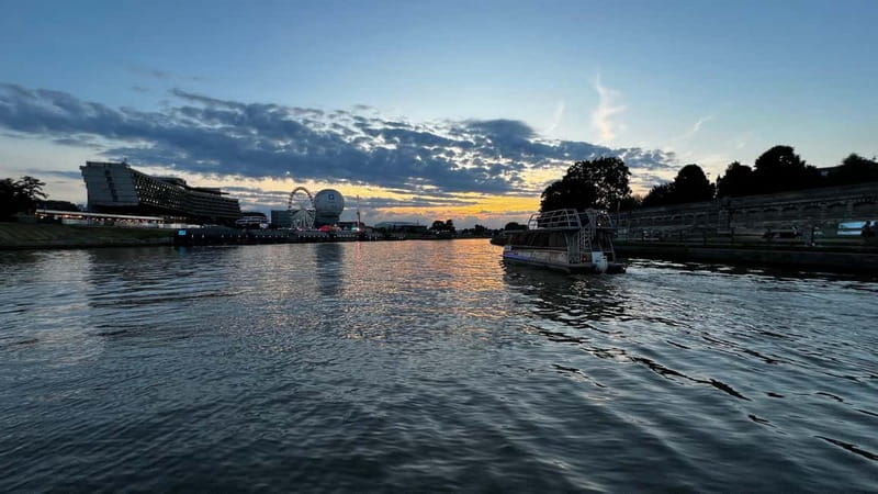 Krakow: Day or Night Vistula River Cruise with Audio Guide - Getting Onboard at Wiślany Ogród: Simple Meet Point, Easy Waiting