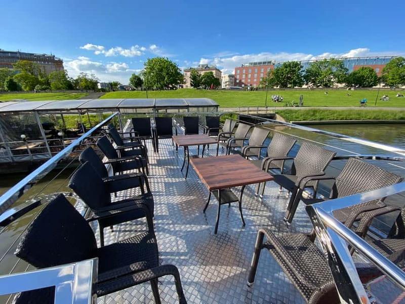 Krakow: Day or Night Vistula River Cruise with Audio Guide - The 45-Minute Route: What You See and Why It Matters