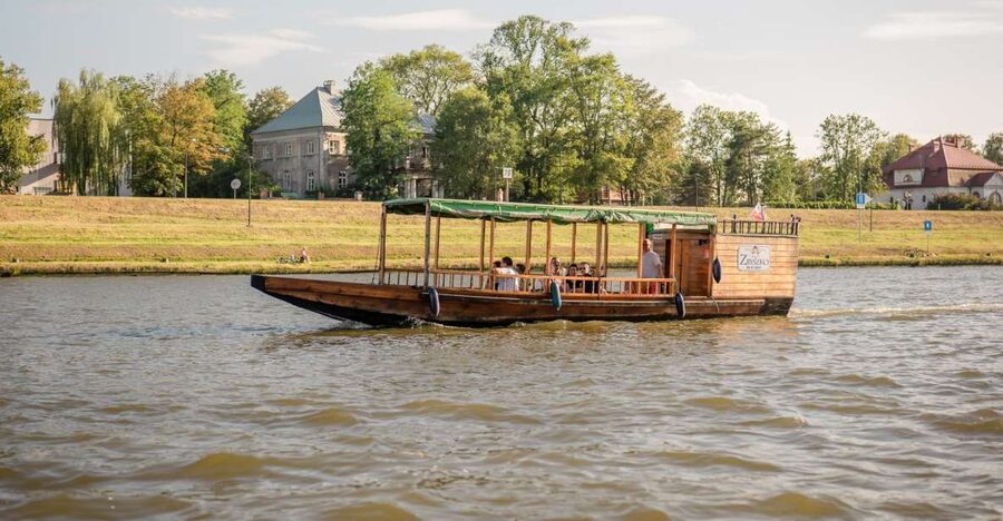 Krakow: Early Bird Vistula River Sightseeing Cruise - Wawel Royal Castle and Wawel Hill: the perfect river-level opening