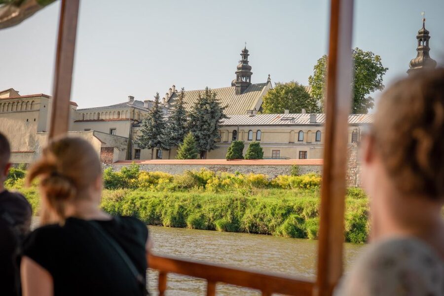 Krakow: Early Bird Vistula River Sightseeing Cruise - The value of a one-hour early cruise on the Vistula