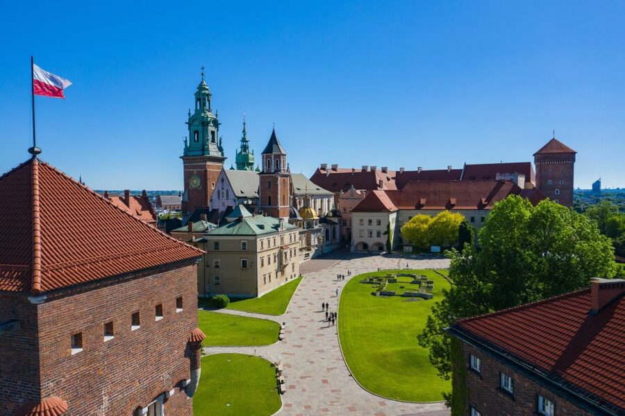 Krakow: Electric Car Sightseeing Tour - Kazimierz and the Jewish Quarters: Churches, Synagogues, and the Kazimierz Story