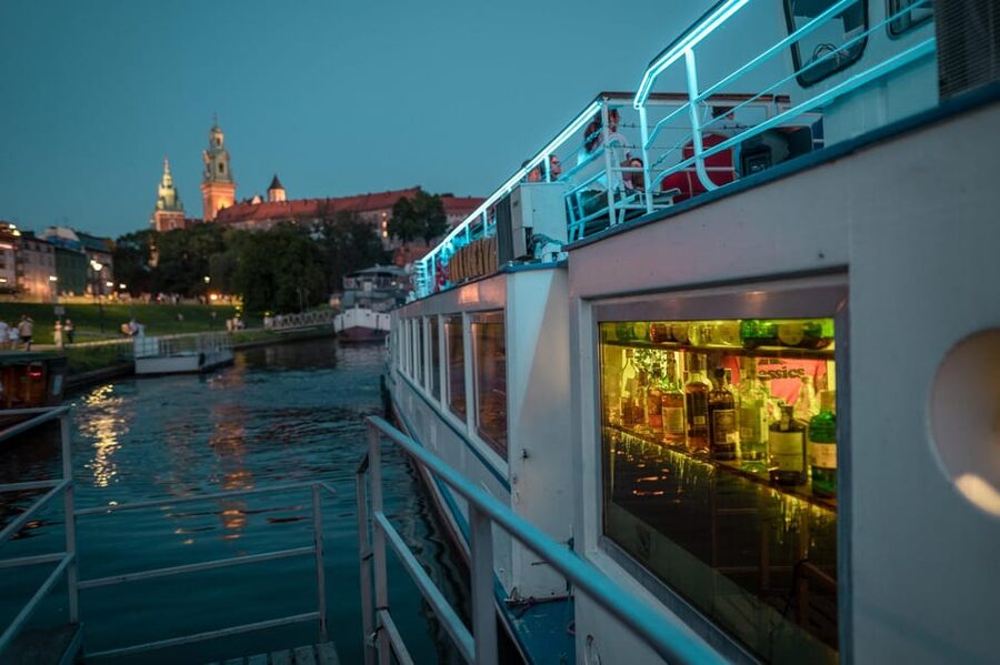 Kraków: Evening or Night River Cruise - Picking Your Seat: Upper Deck Views vs Lower Deck Warmth