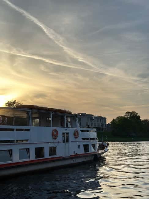 Krakow: Evening or Night Sightseeing Cruise - Open-deck panoramic views: where to sit for the best skyline