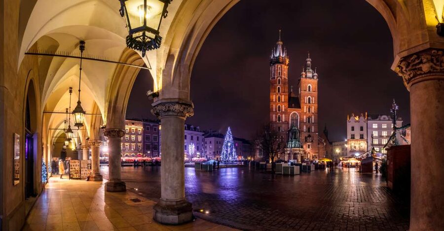 Krakow: Evening Walking Tour with Spooky Stories - St. Mary’s Basilica at night: pretty outside, darker stories inside