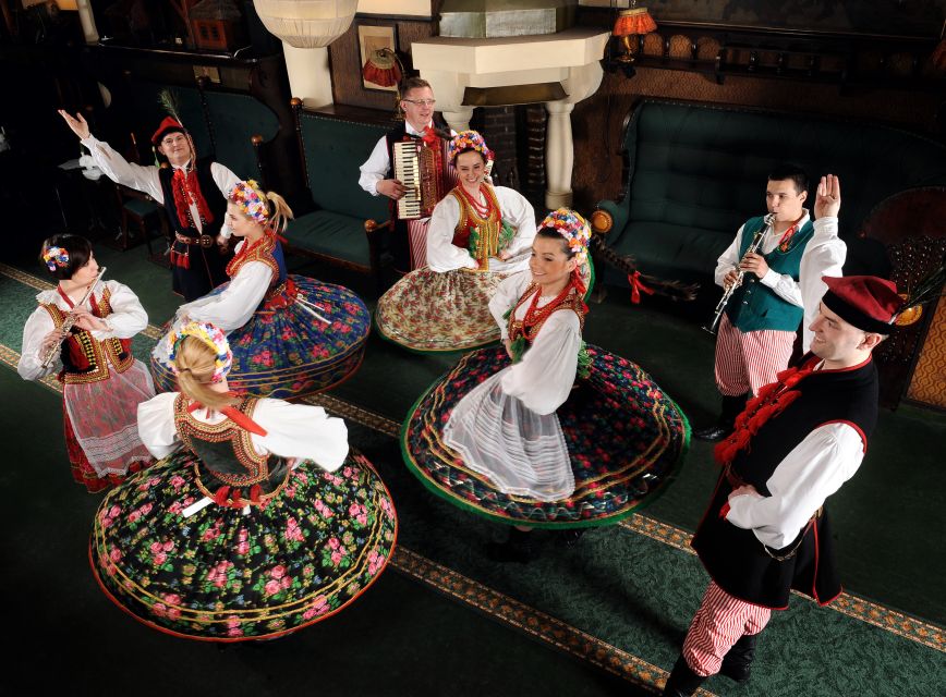 Krakow: Folk Show & 3-Course Dinner at Jama Michalika Café - Jama Michalika Café: A bohemian Krakow setting for folk music