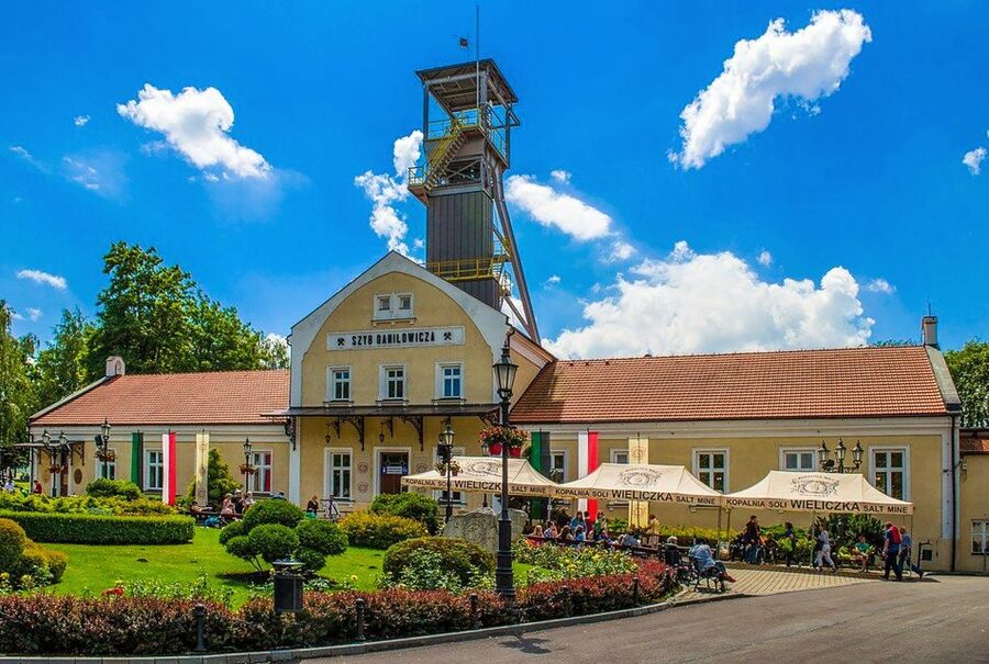 Krakow: Full-Day Auschwitz-Birkenau & Salt Mine Guided Tour - Price and Value: Is $118 Worth It?